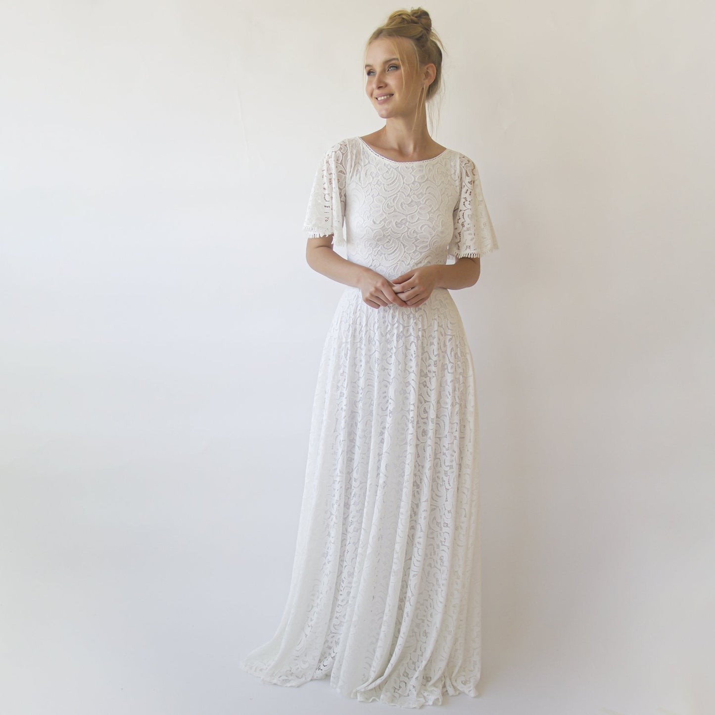 Élégance Vintage Lace Gown