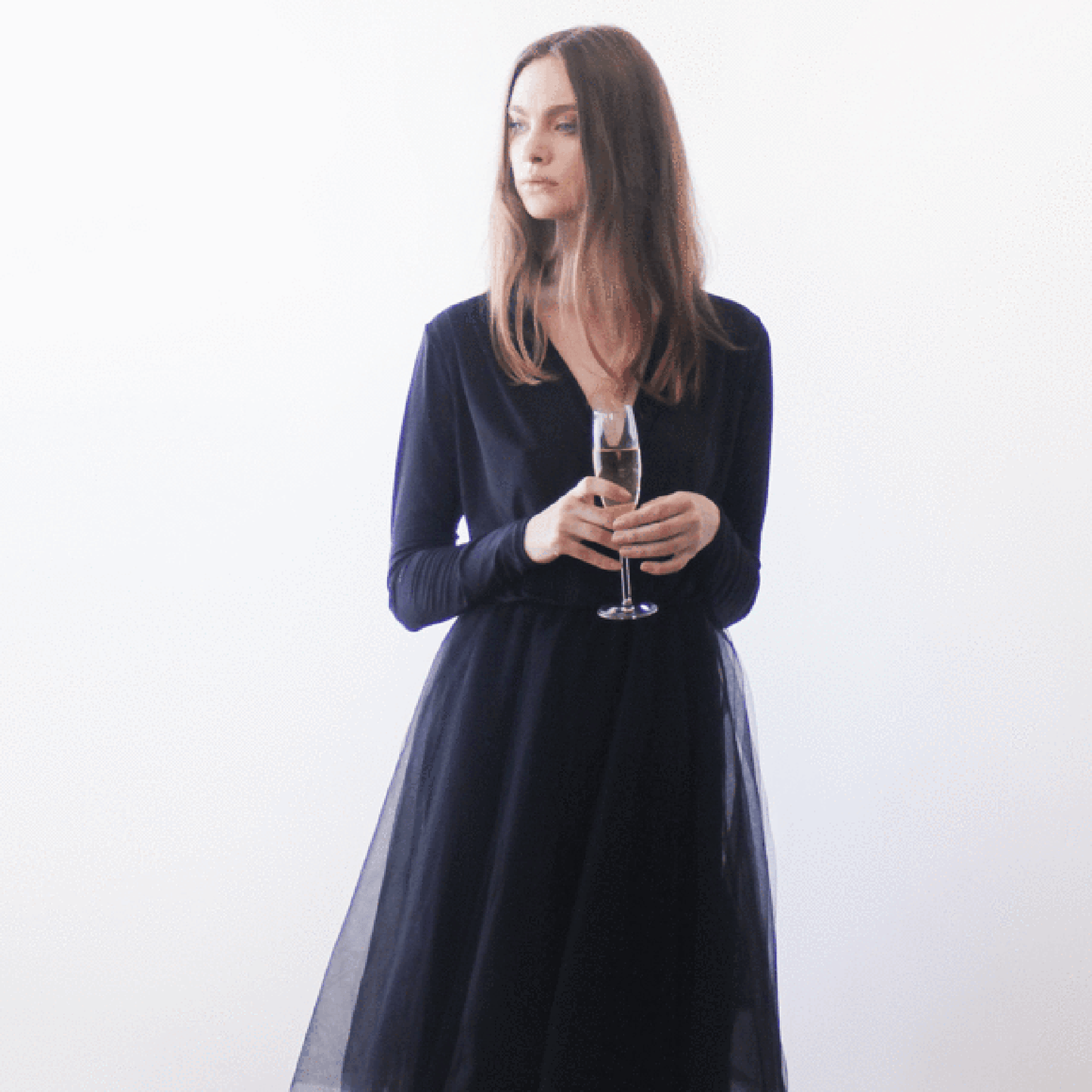 Étoile Noir Elegant Long-Sleeve Gown