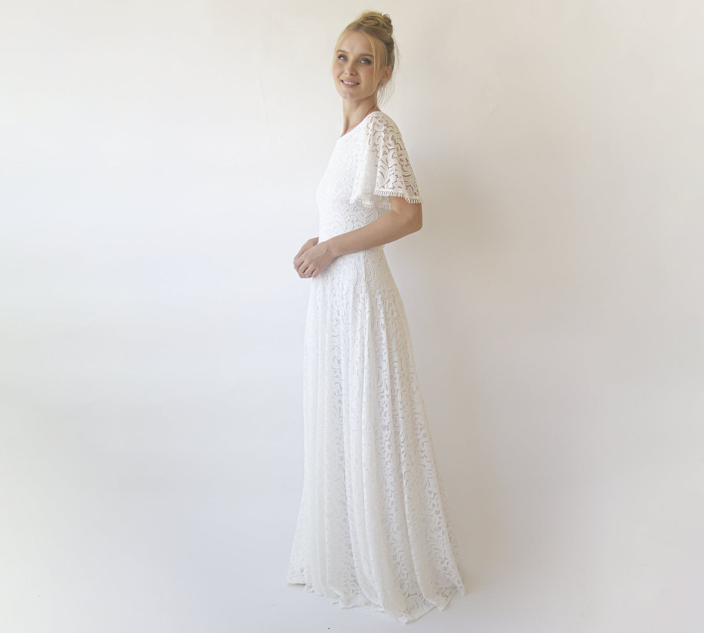 Élégance Vintage Lace Gown