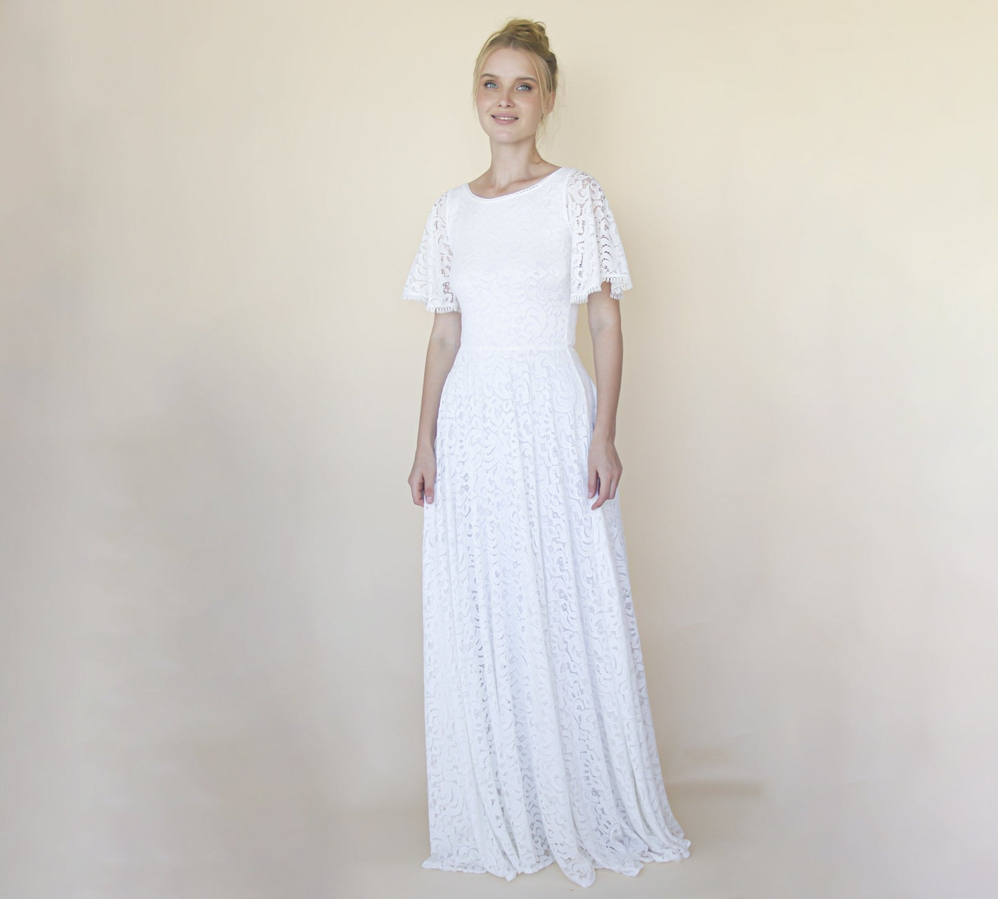 Élégance Vintage Lace Gown