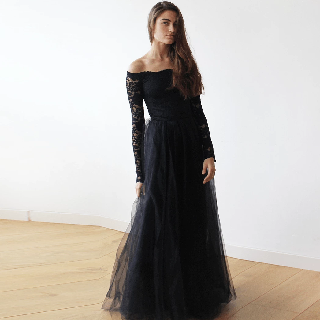 Noire Éternelle Off-the-Shoulder Lace Gown