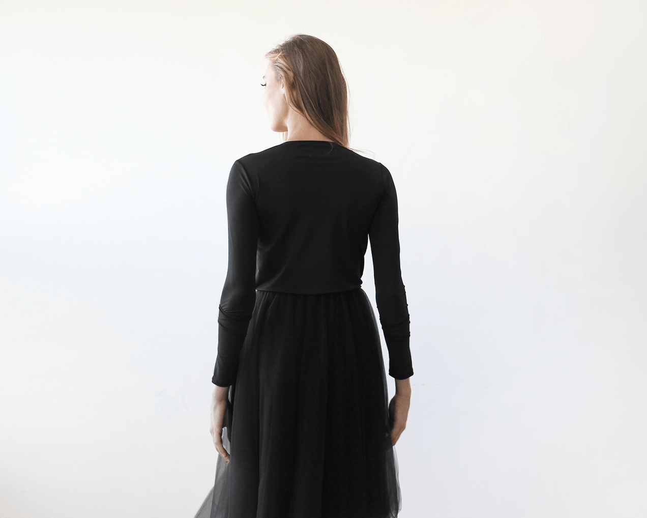 Étoile Noir Elegant Long-Sleeve Gown