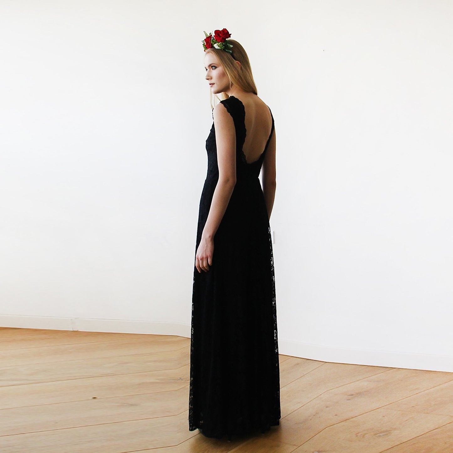 Noir Étoile Lace Gown