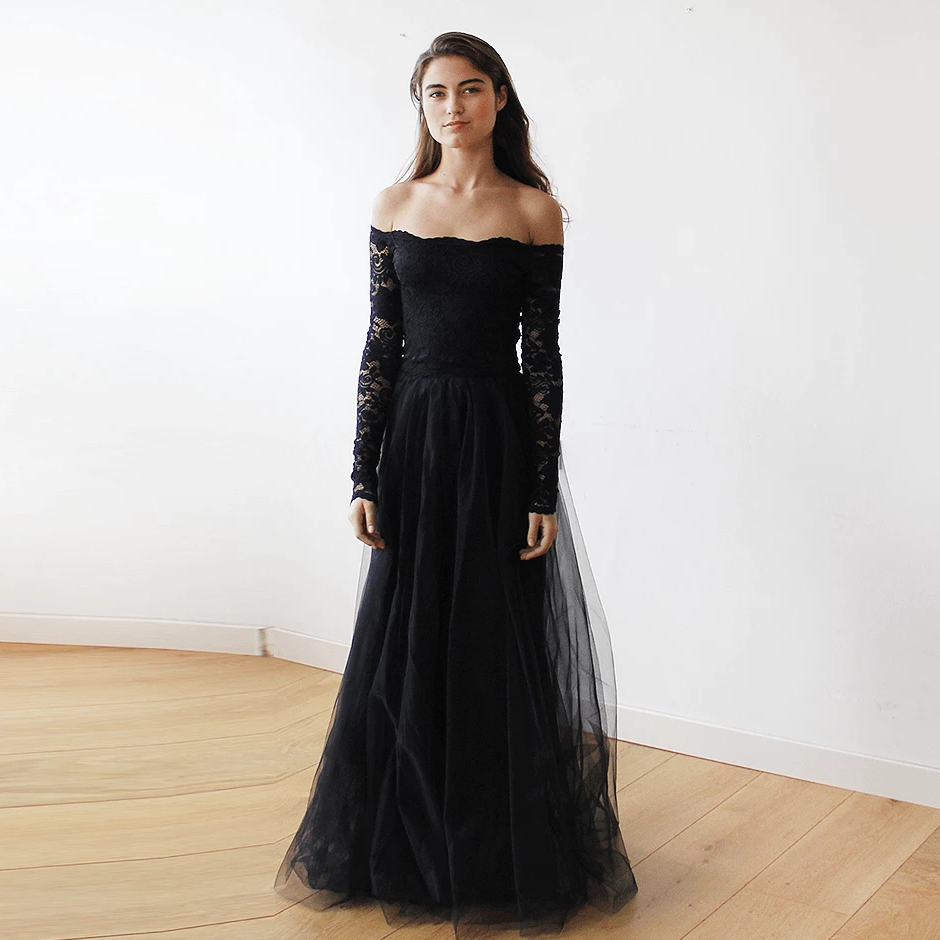 Noire Éternelle Off-the-Shoulder Lace Gown