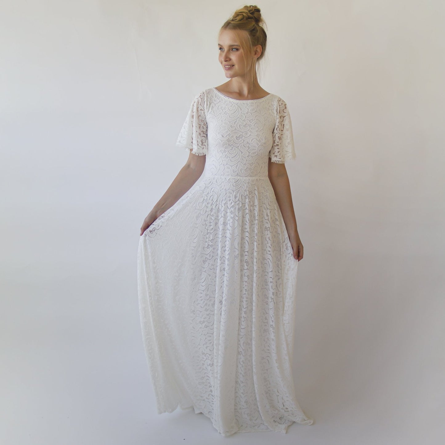 Élégance Vintage Lace Gown