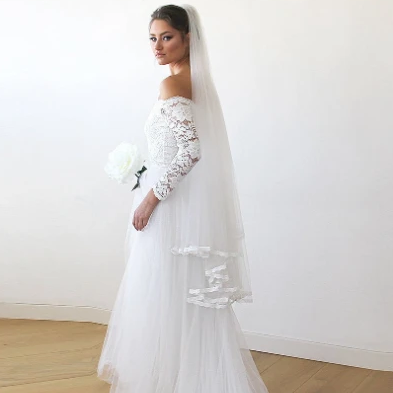 Sophia Lace-Trim Veil