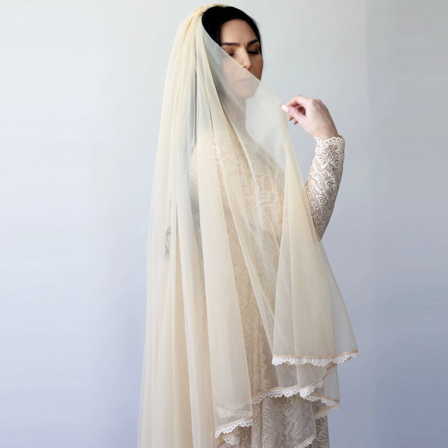 Sophia Lace-Trim Veil