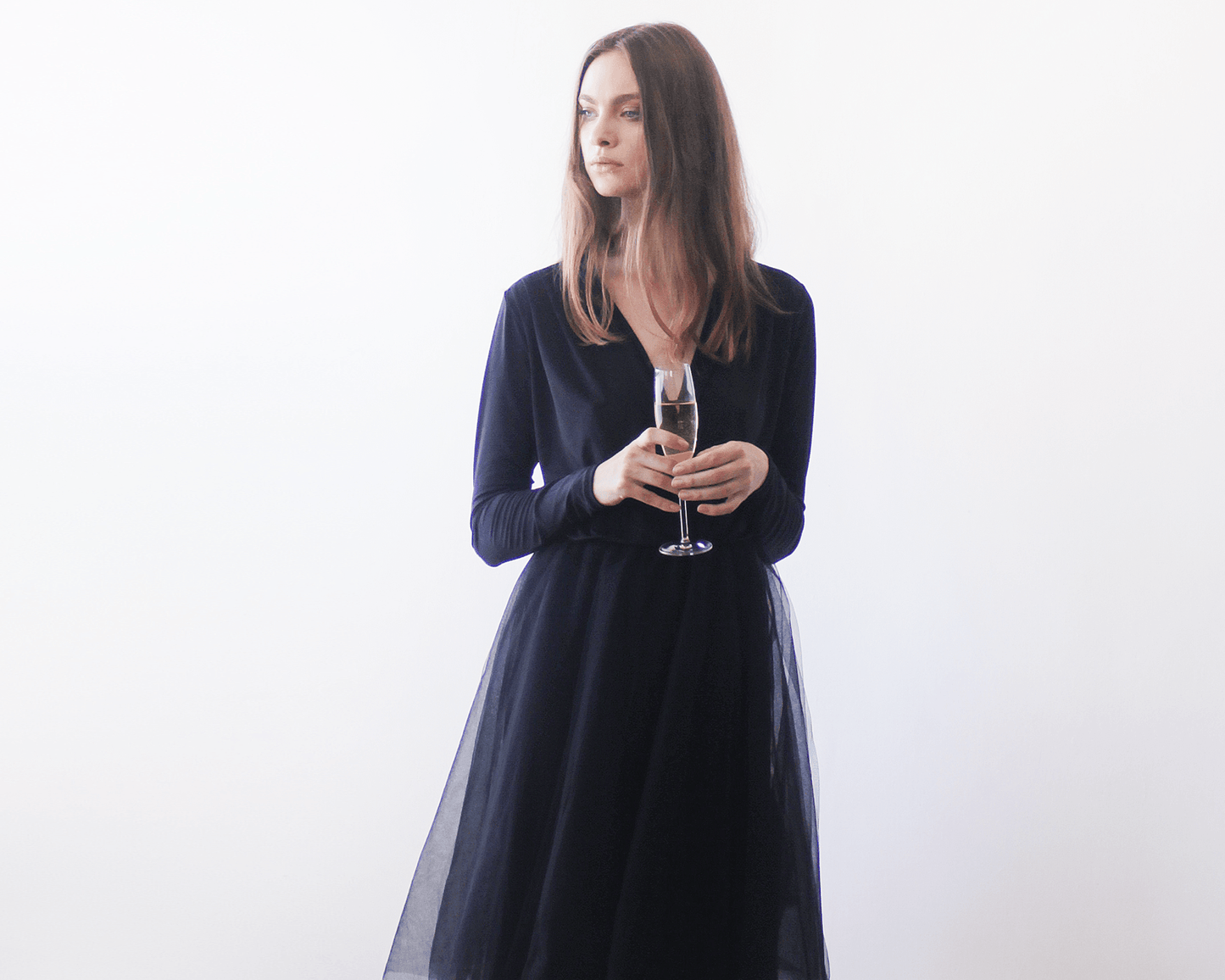 Étoile Noir Elegant Long-Sleeve Gown