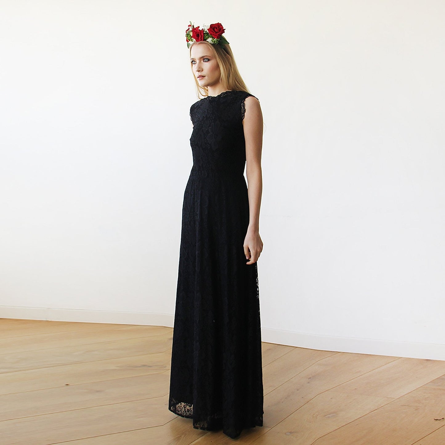 Noir Étoile Lace Gown