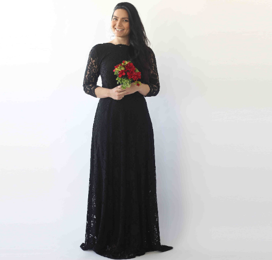 Noir Étoile Lace Gown