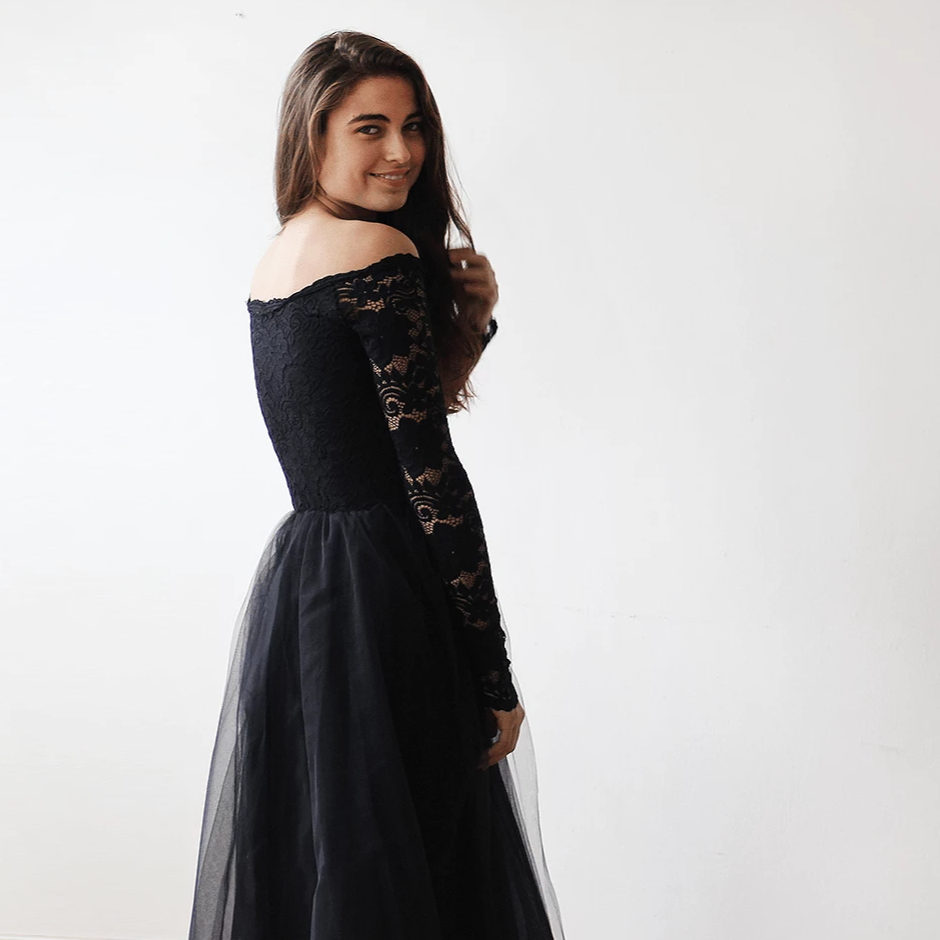 Noire Éternelle Off-the-Shoulder Lace Gown