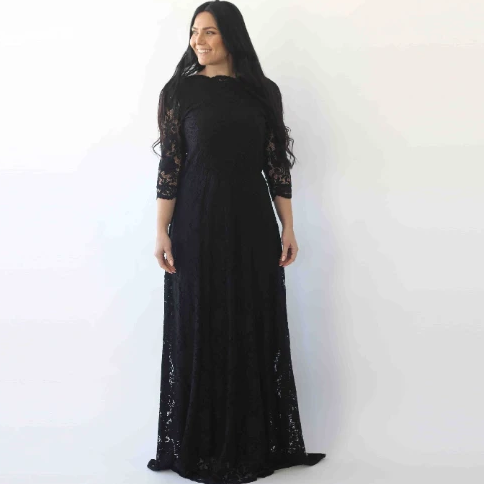 Noir Étoile Lace Gown