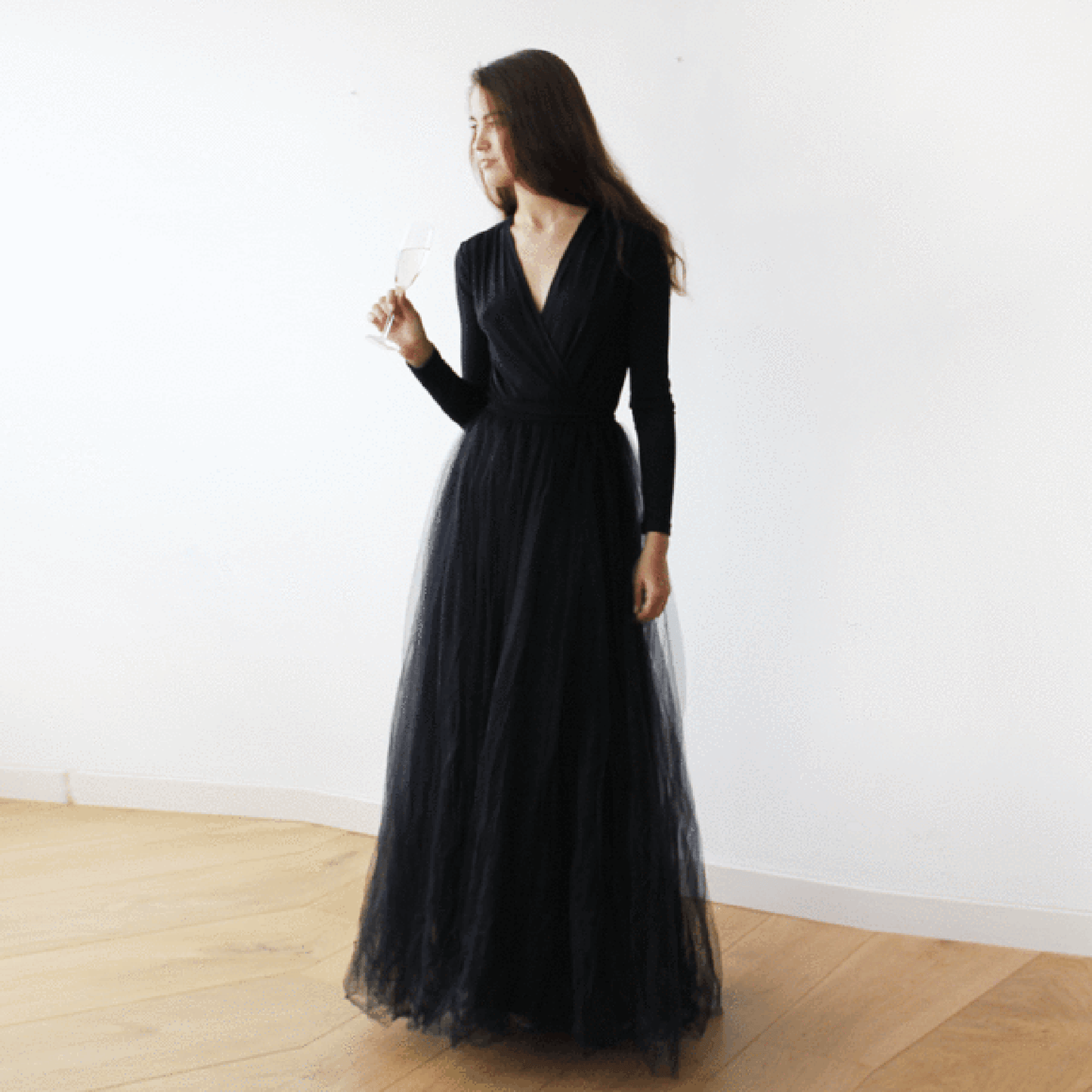 Étoile Noir Elegant Long-Sleeve Gown