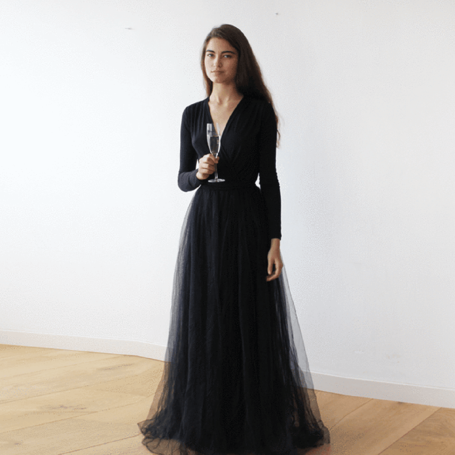 Étoile Noir Elegant Long-Sleeve Gown