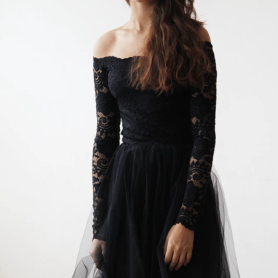 Noire Éternelle Off-the-Shoulder Lace Gown